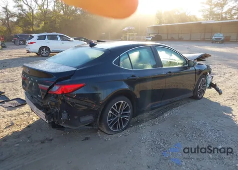 2025 Toyota Camry Xle z USA, uszkodzony, nr VIN 4T1DAACK5SU513074